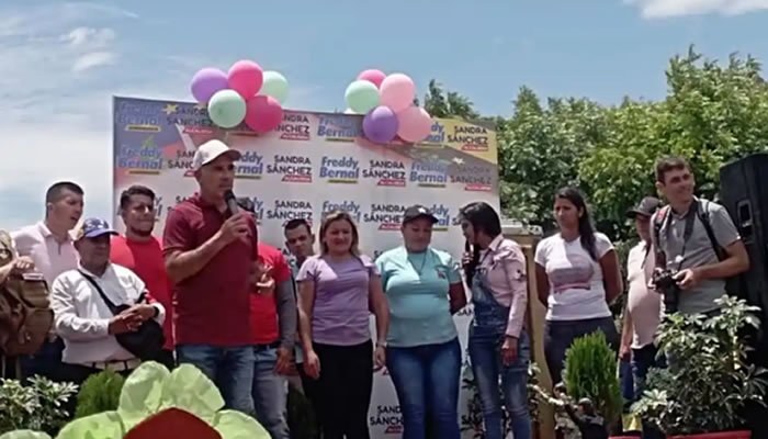 Gobernador y Alcaldesa Encabezan Concentración en Apoyo a Maduro